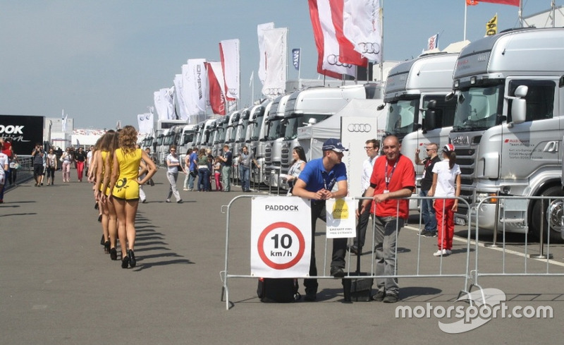 Паддок гонки DTM та Ф3 на Moscow raceway