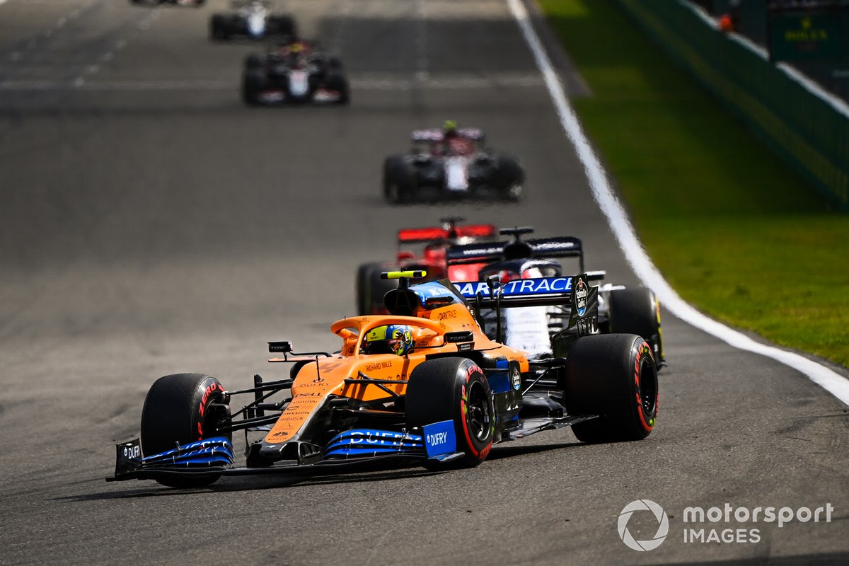 Lando Norris, McLaren MCL35, Daniil Kvyat, AlphaTauri AT01, et Sebastian Vettel, Ferrari SF1000