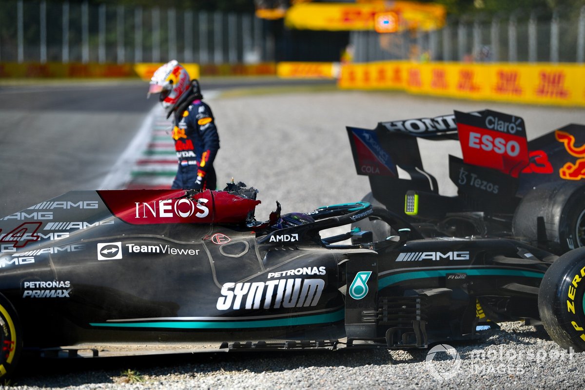 Max Verstappen, Red Bull Racing, na zijn crash met Lewis Hamilton, Mercedes