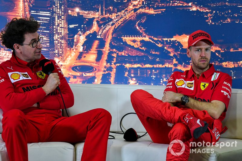 Руководитель команды Ferrari Маттиа Бинотто и гонщик Себастьян Феттель
