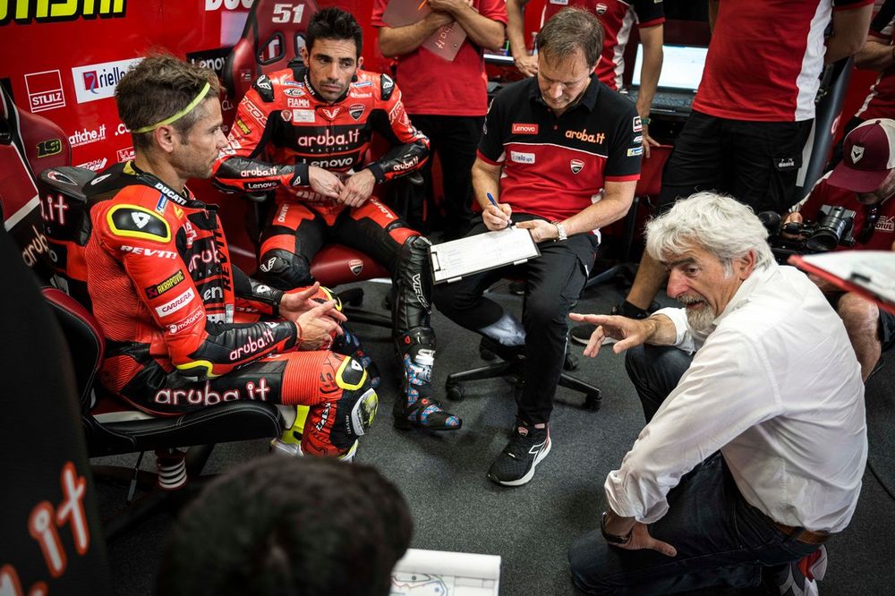 Alvaro Bautista, Ducati, Test de Misano, junto al probador Michele Pirro y el jefe de Ducati Gigi Dall'Igna