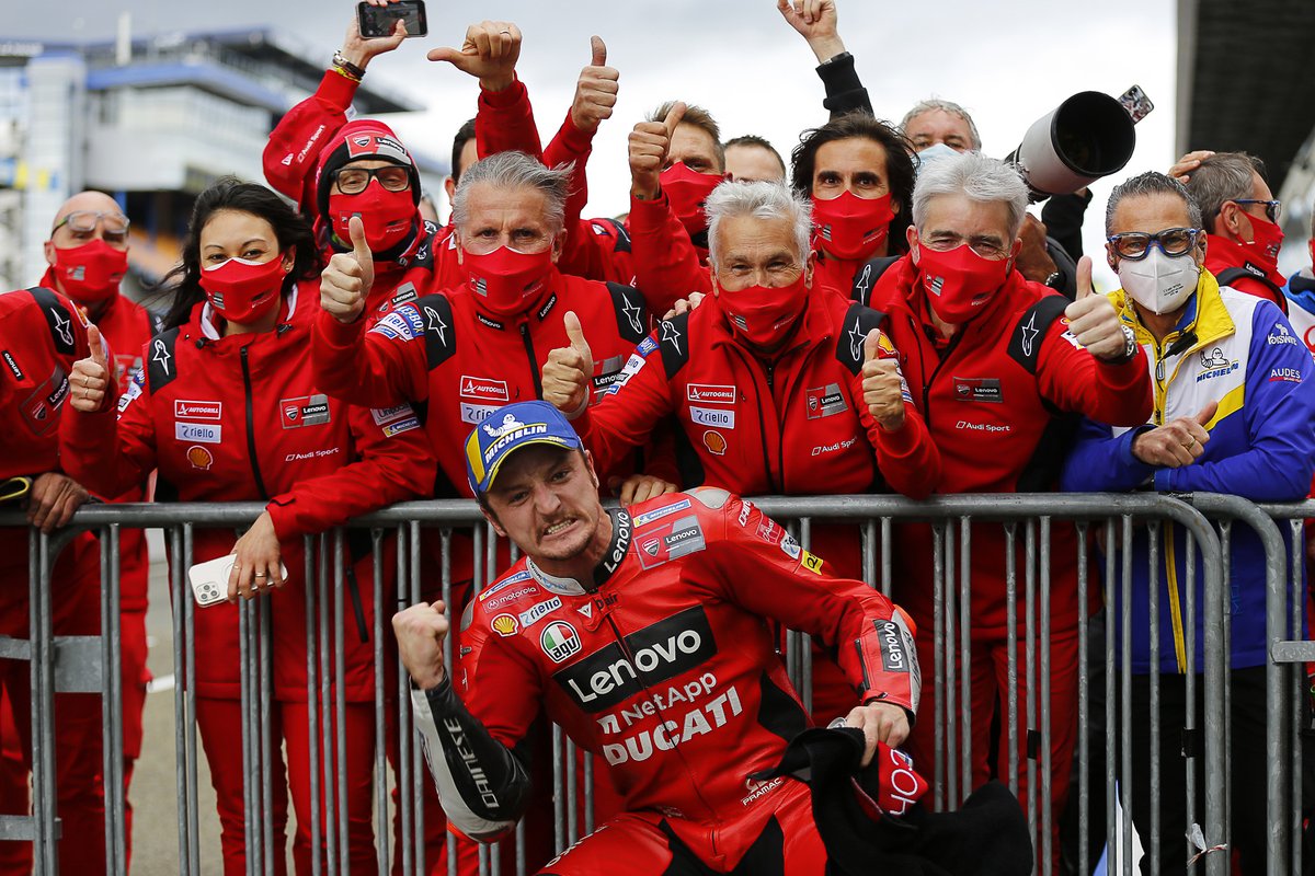 1. Jack Miller, Ducati Team, mit Paolo Ciabatti, Davide Tardozzi, Gigi Dall'igna
