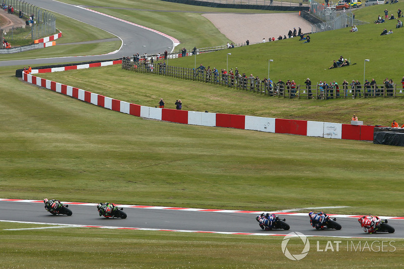 Jonathan Rea, Kawasaki Racing leads the start