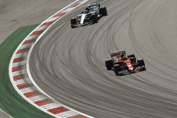 Себастьян Феттель, Ferrari SF70H, Льюіс Хемілтон, Mercedes AMG F1 W08