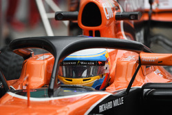 Фернандо Алонсо, McLaren MCL32 с системой Halo