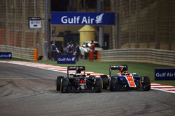 Stoffel Vandoorne, McLaren MP4-31 and Pascal Wehrlein, Manor Racing MRT05