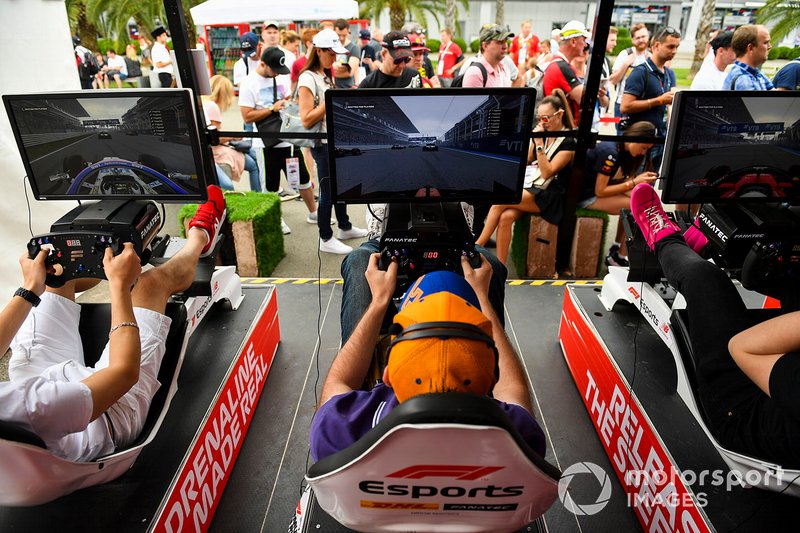Fans use e-sports simulators