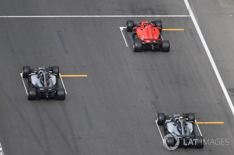 Себастьян Феттель, Ferrari SF71H, Льюіс Хемілтон, Валттері Боттас Mercedes-AMG F1 W09 EQ Power+
