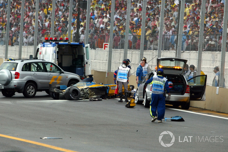 Fernando Alonso, Renault F1 Team en una camilla