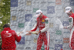 Podyum: Yarış galibi Guanyu Zhou, PREMA Theodore Racing Dallara F317 - Mercedes-Benz, 2. Ralf Aron, PREMA Theodore Racing Dallara F317 - Mercedes-Benz