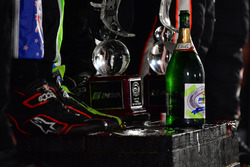 P Podyum: Yarış galibi Scott Sharp, Ryan Dalziel, Brendon Hartley, Tequila Patrón ESM