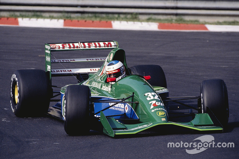 Michael Schumacher maakt in 1991 bij Jordan zijn F1-debuut. Het blijft bij een eenmalig optreden voor de Ierse stal.