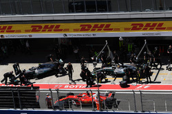 Valtteri Bottas, Mercedes AMG F1 W08, Lewis Hamilton, Mercedes AMG F1 W08