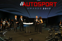 Lee McKenzie met Martin Brundle, David Coulthard en Christian Horner