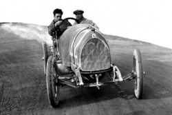 Enzo Ferrari prova con il meccanico Nino Berretta la 15-20 HP CMN