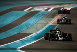 Kevin Magnussen, Haas F1 Team VF-17, Marcus Ericsson, Sauber C36