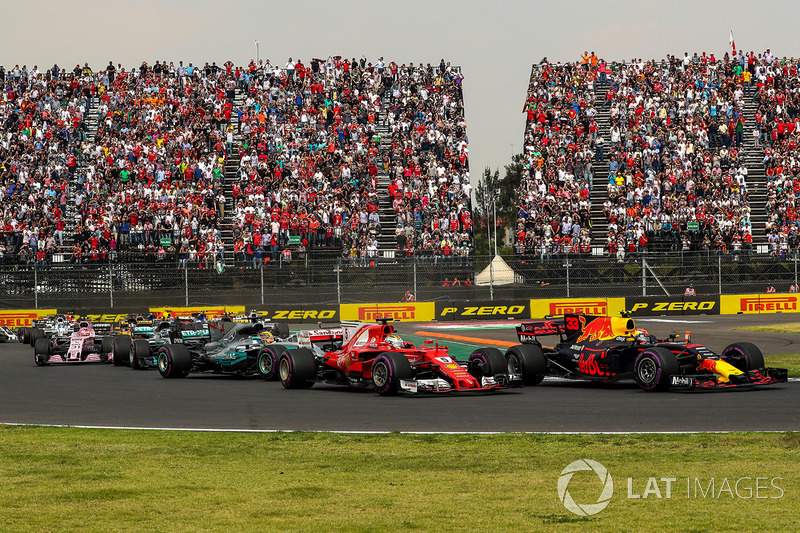 Max Verstappen, Red Bull Racing RB13 y Sebastian Vettel, Ferrari SF70H