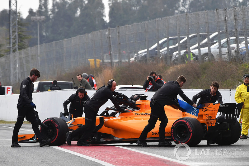 <img src="https://cdn-7.motorsport.com/static/img/cfp/0/0/0/200/227/s3/united_kingdom-2.jpg" alt="" width="20" height="12" /> McLaren (260 кругов)
