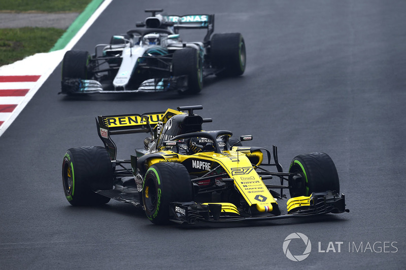 Nico Hulkenberg, Renault Sport F1 Team RS18, Valtteri Bottas, Mercedes-AMG F1 W09