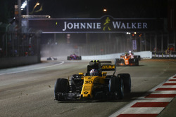 Jolyon Palmer, Renault Sport F1 Team RS17, Stoffel Vandoorne, McLaren MCL32