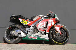 Motor van Cal Crutchlow, Team LCR Honda na zijn crash
