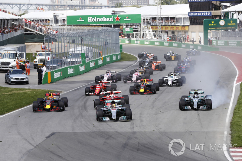 Lewis Hamilton, Mercedes AMG F1 W08, Max Verstappen, Red Bull Racing RB13, Sebastian Vettel, Ferrari SF70H, se bloquea, Valtteri Bottas, Mercedes AMG F1 W08, Kimi Raikkonen, Ferrari SF70H, en la arrancada