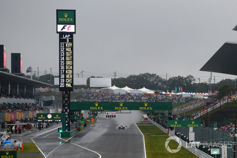 Nico Rosberg, Mercedes AMG F1 W05 lidera a Lewis Hamilton, Mercedes AMG F1 W05 al inicio