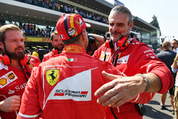 Pole pozisyonu galibi Sebastian Vettel, Ferrari, Maurizio Arrivabene, Ferrari Takım Patronu