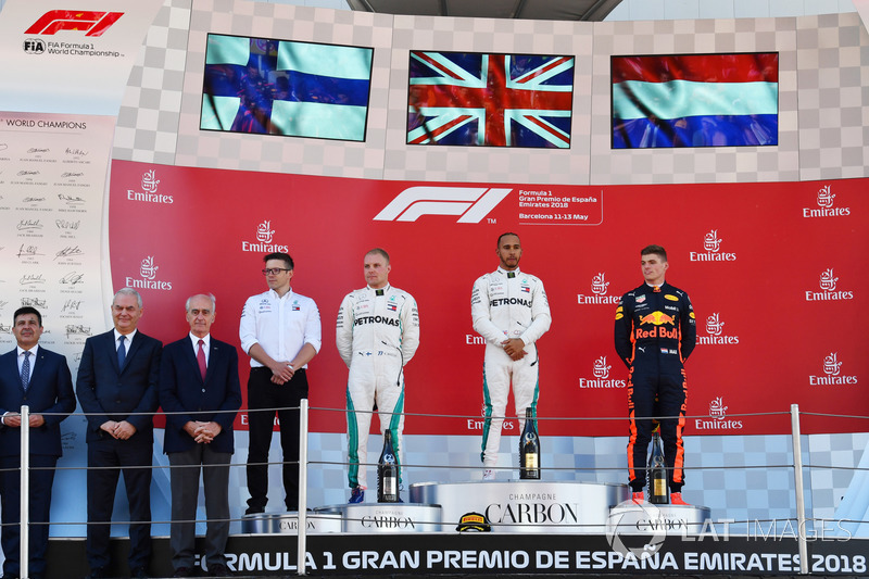 Hamilton tarolt a Mercedesszel Barcelonában - F1 2018