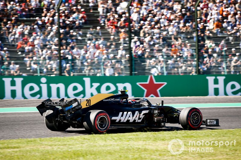Damaged Car of Kevin Magnussen, Haas F1 Team VF-19