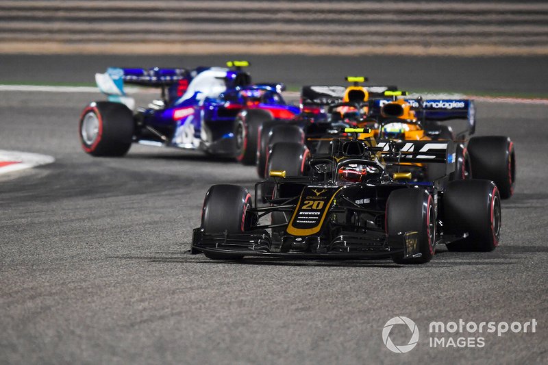 Kevin Magnussen, Haas F1 Team VF-19, devant Lando Norris, McLaren MCL34, Pierre Gasly, Red Bull Racing RB15, et Alexander Albon, Toro Rosso STR14