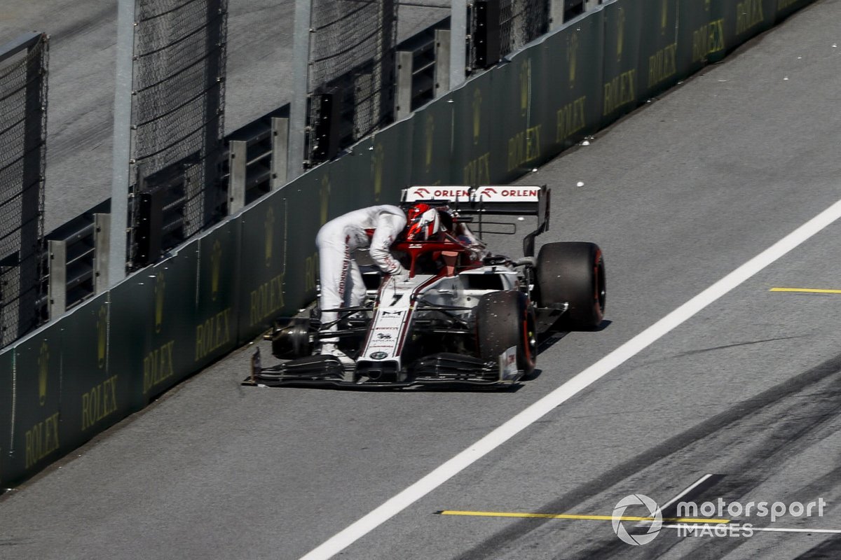 Kimi Raikkonen, Alfa Romeo Racing C39 retires from the race