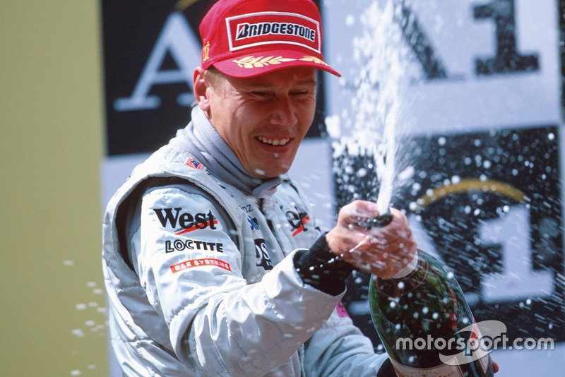 Ganador Mika Hakkinen, Mclaren MP4-15.