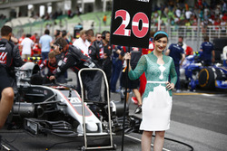 Grid kızı, Kevin Magnussen, Haas F1 Team