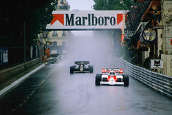 Alain Prost, McLaren MP4\2 TAG Porsche, Mirabeau'da, Nigel Mansell, Lotus 95T Renault