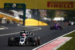 Кевін Магнуссен, Haas F1 Team VF-17, Данііл Квят, Scuderia Toro Rosso STR12