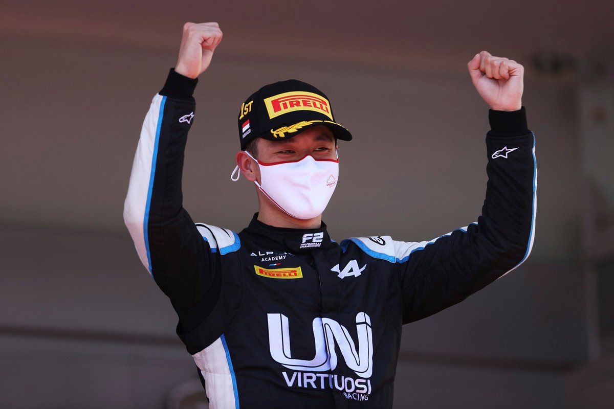 Race winner Guanyu Zhou, UNI-Virtuosi