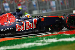Карлос Сайнс-мол., Scuderia Toro Rosso STR11