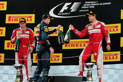 Подіум: переможець Макс Ферстаппен, Red Bull Racing, другий Кімі Райкконен, Scuderia Ferrari, третій