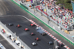 Nico Rosberg, Mercedes AMG F1 W07 Hybrid leads at the start of the race