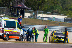 Лі Холдсворт, Team 18 Holden залишає трасу на ношах