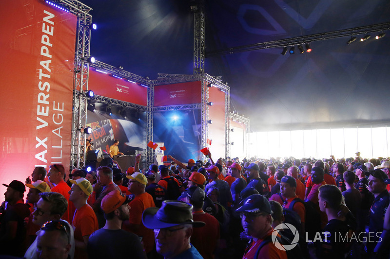 Max Verstappen, Red Bull Racing in de Max Verstappen Village