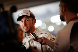Jenson Button, McLaren met de media