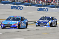 Aric Almirola, Richard Petty Motorsports Ford, Danica Patrick, Stewart-Haas Racing Ford