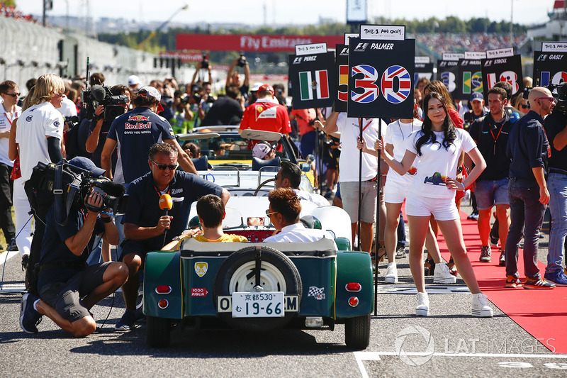 Grid girl nella drivers parade