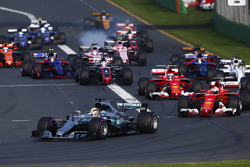 Lewis Hamilton, Mercedes AMG F1, W08; Sebastian Vettel, Ferrari, SF70H; Kimi Räikkönen, Ferrari, SF7