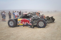 #310 X-Raid Team Mini: Bryce Menzies, Peter Mortensen, crashed car