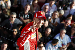 Podyum: Yarış galibi Sebastian Vettel, Ferrari