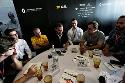 Bob Bell, Renault Sport F1 Team Teknik Şefi; Bob Bell, Renault Sport F1 Team Teknik Şefi; Tommaso Vo