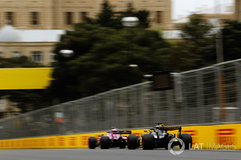 Sergio Perez, Force India VJM11 Mercedes, Nico Hulkenberg, Renault Sport F1 Team R.S. 18